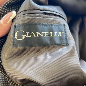 Gently used men’s Gianelli sports coat. Size 48R